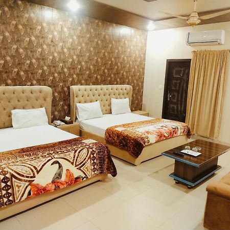 Royal Fort Executive Hotel Gulberg Lahore Bagian luar foto