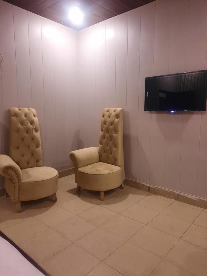 Royal Fort Executive Hotel Gulberg Lahore Bagian luar foto