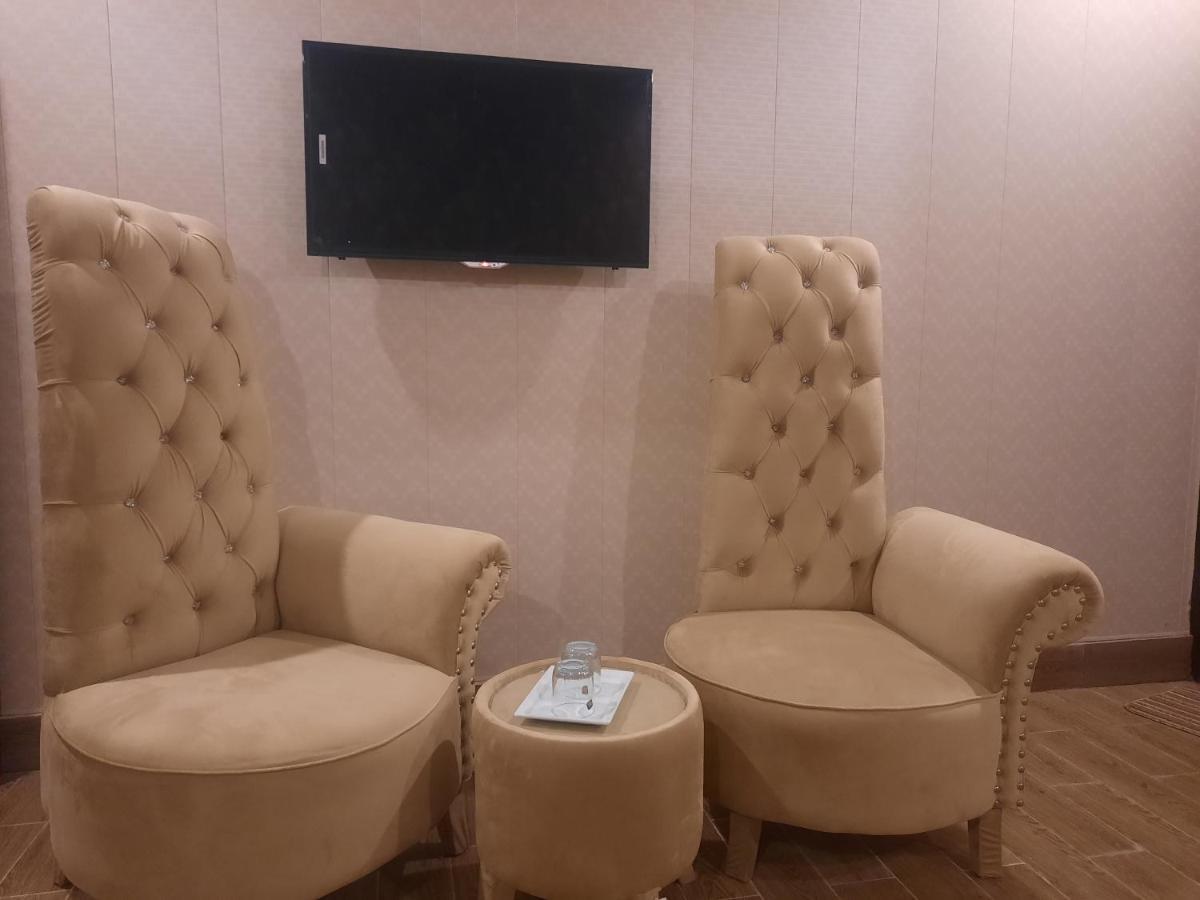 Royal Fort Executive Hotel Gulberg Lahore Bagian luar foto