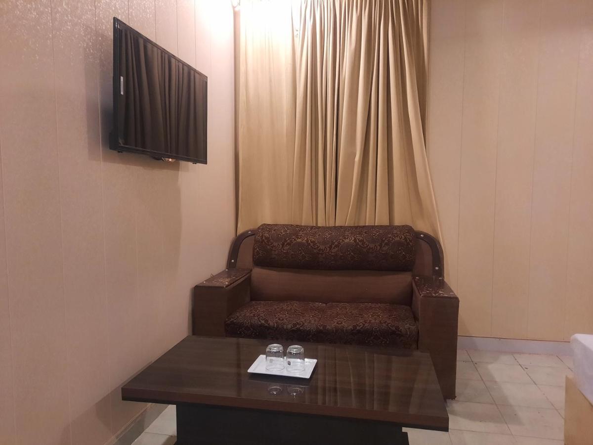 Royal Fort Executive Hotel Gulberg Lahore Ruang foto