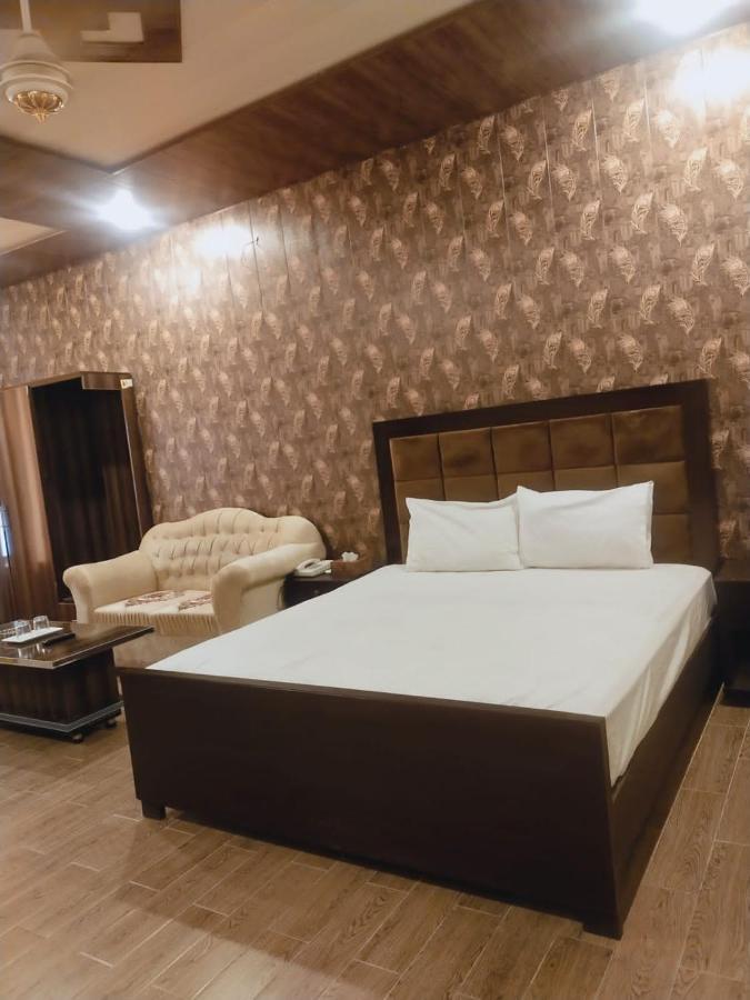 Royal Fort Executive Hotel Gulberg Lahore Ruang foto