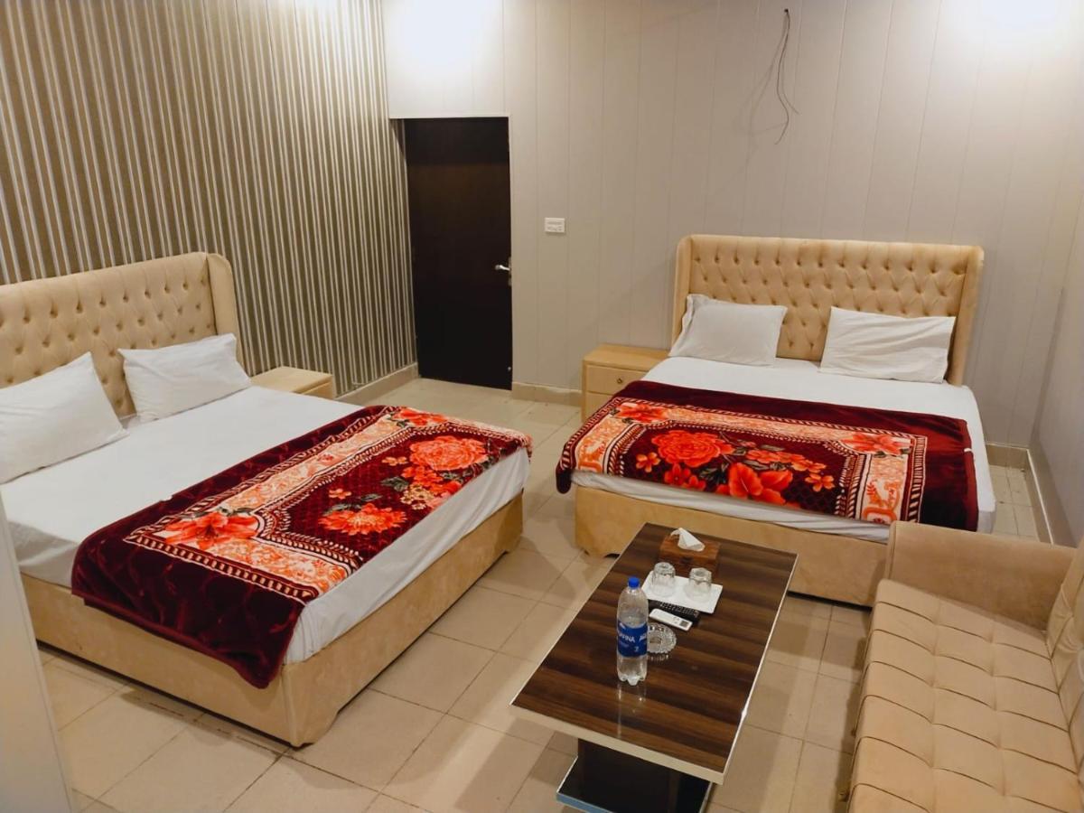 Royal Fort Executive Hotel Gulberg Lahore Bagian luar foto
