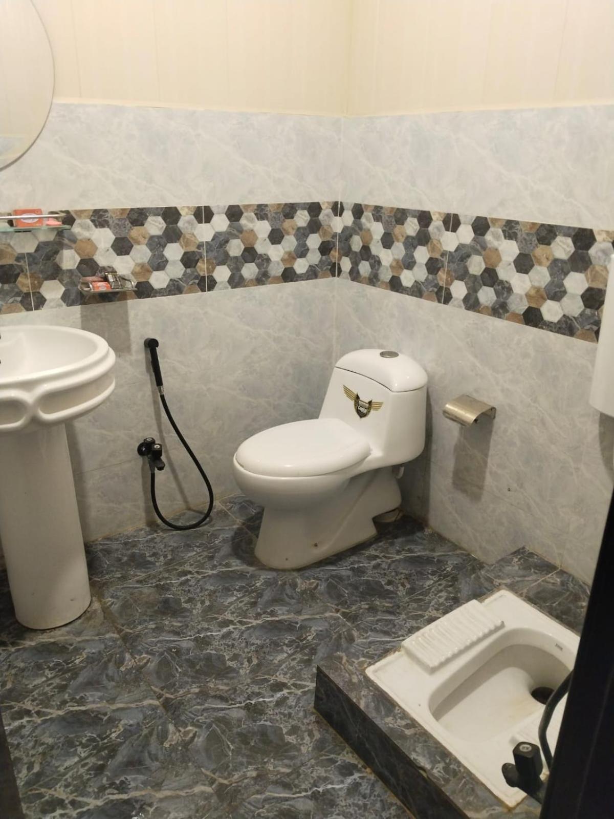 Royal Fort Executive Hotel Gulberg Lahore Bagian luar foto