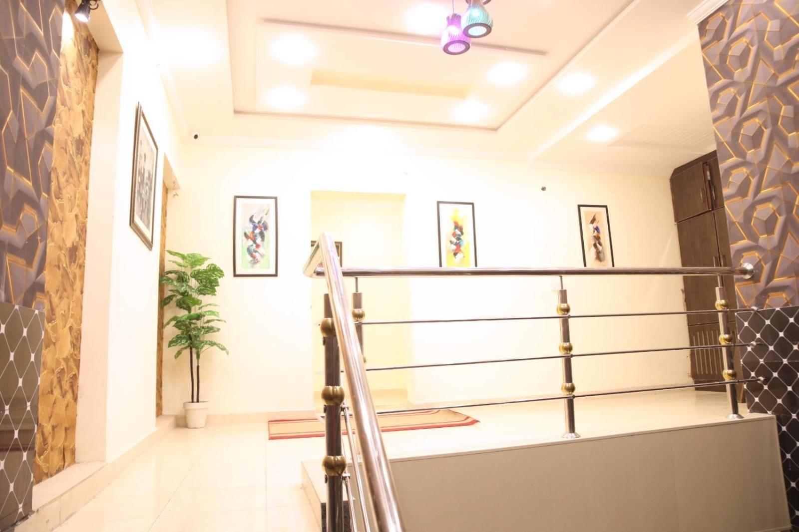 Royal Fort Executive Hotel Gulberg Lahore Bagian luar foto