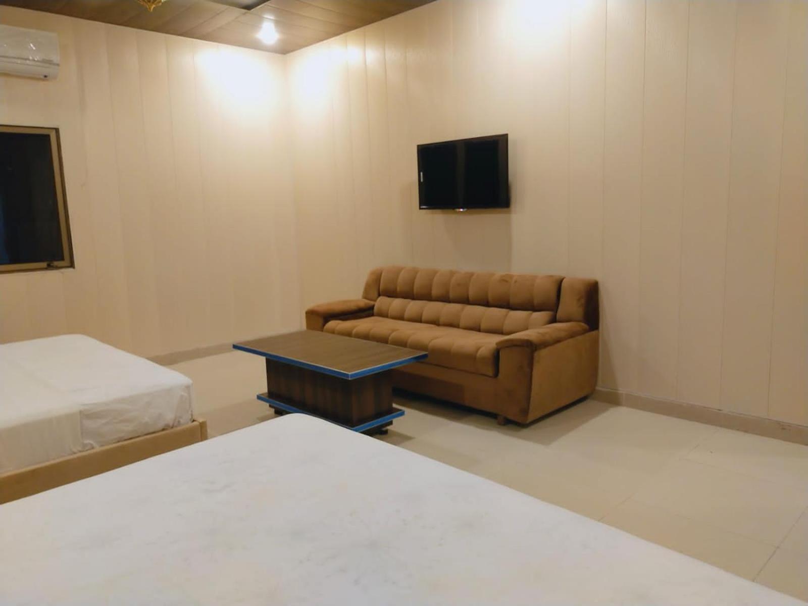 Royal Fort Executive Hotel Gulberg Lahore Ruang foto