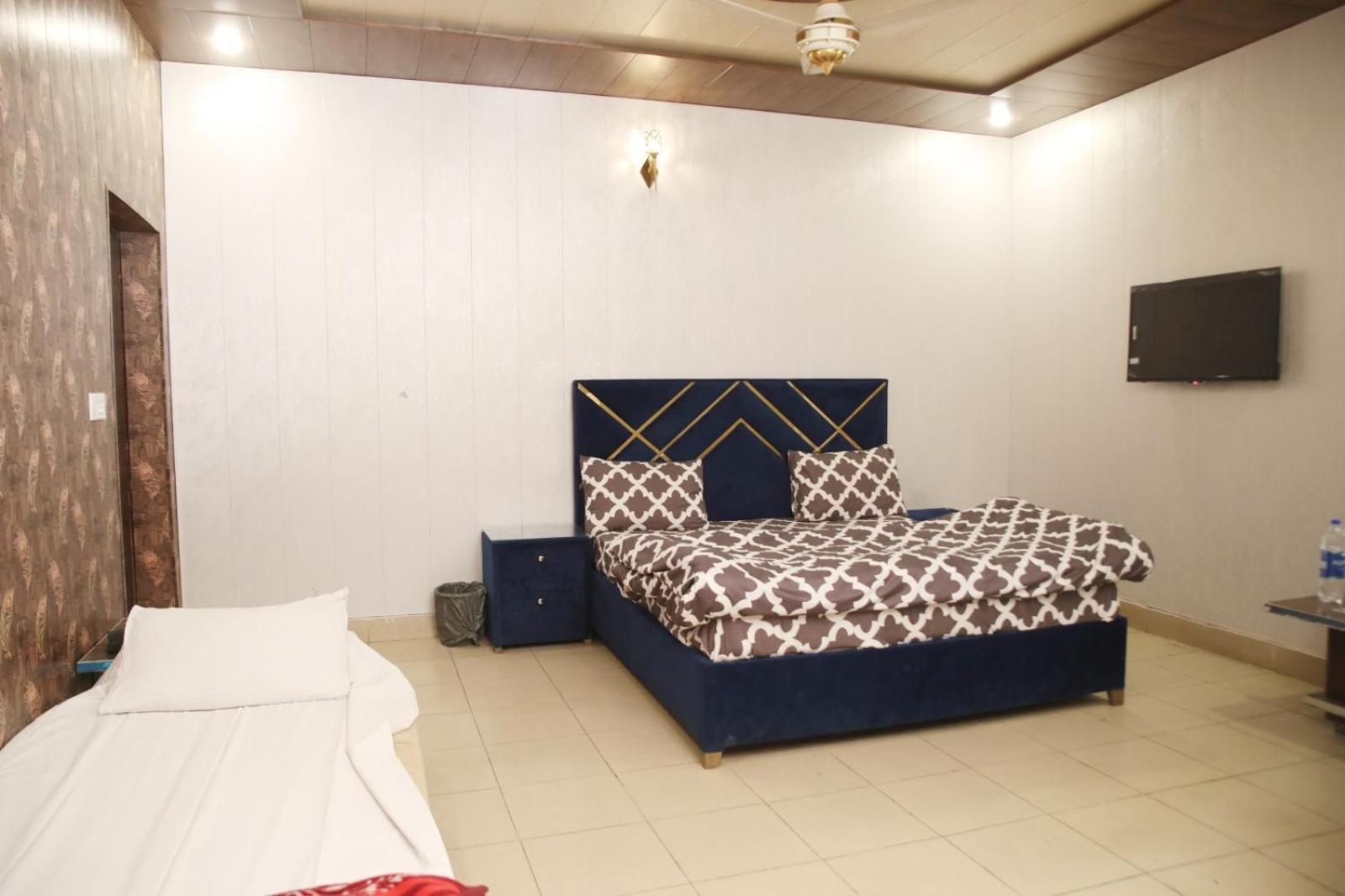 Royal Fort Executive Hotel Gulberg Lahore Bagian luar foto