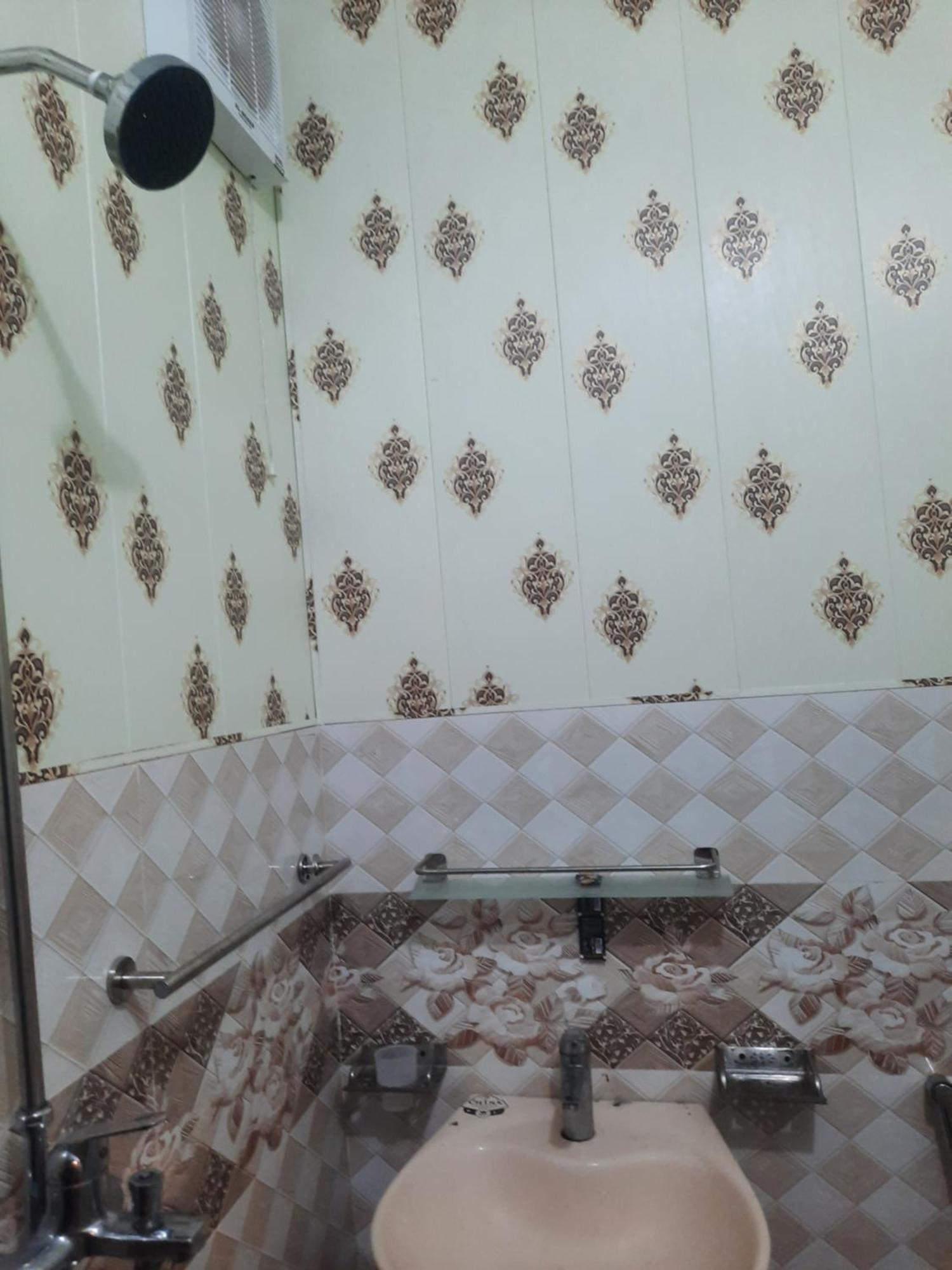 Royal Fort Executive Hotel Gulberg Lahore Ruang foto